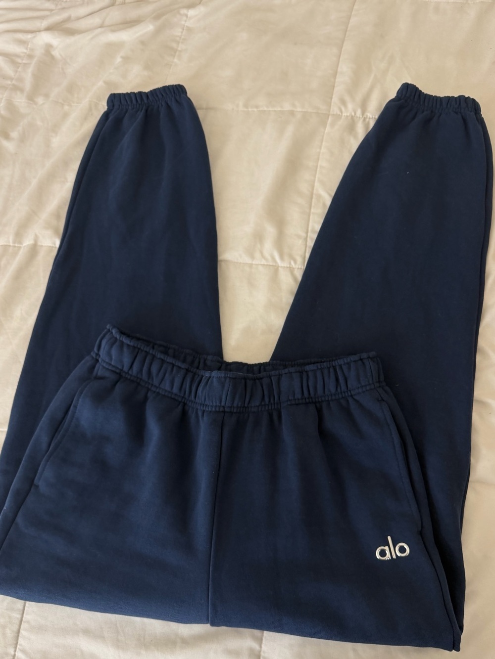 Alo yoga accolade navy sweatpants medium LIKE NEW ! $138 retail